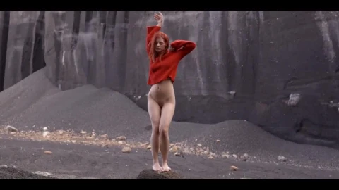 Ariel - Lady In Red